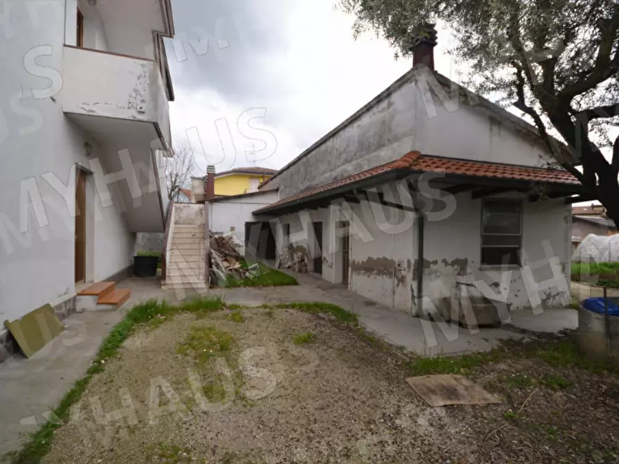Immagine 12 di Villa in vendita  in VIA CESENATICO a Cesenatico
