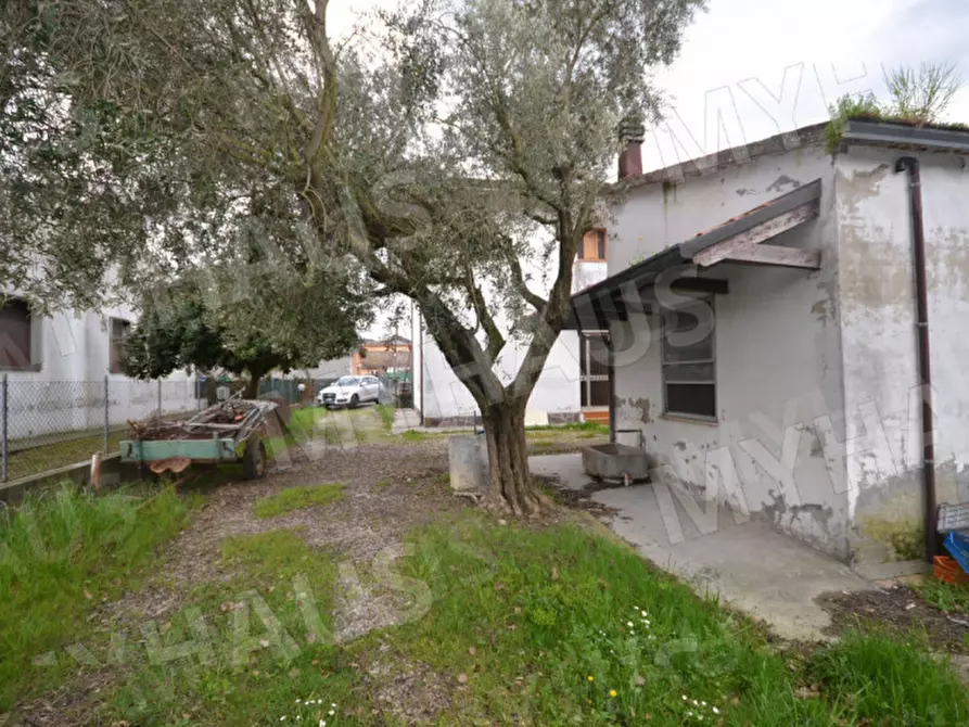 Immagine 14 di Villa in vendita  in VIA CESENATICO a Cesenatico