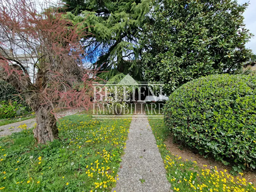 Immagine 3 di Casa bifamiliare in vendita  in via Risorgimento a Caldogno