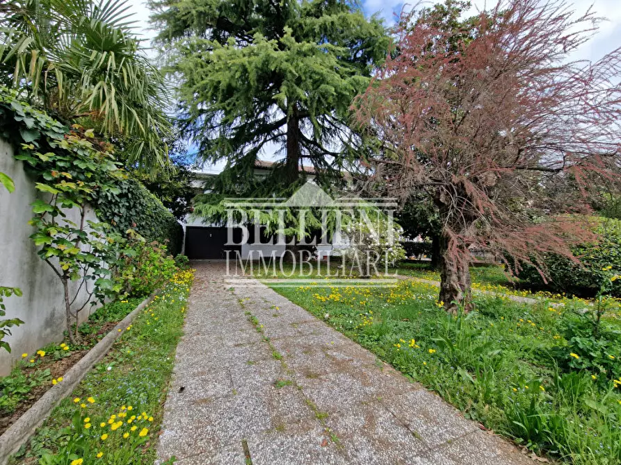 Immagine 16 di Casa bifamiliare in vendita  in via Risorgimento a Caldogno