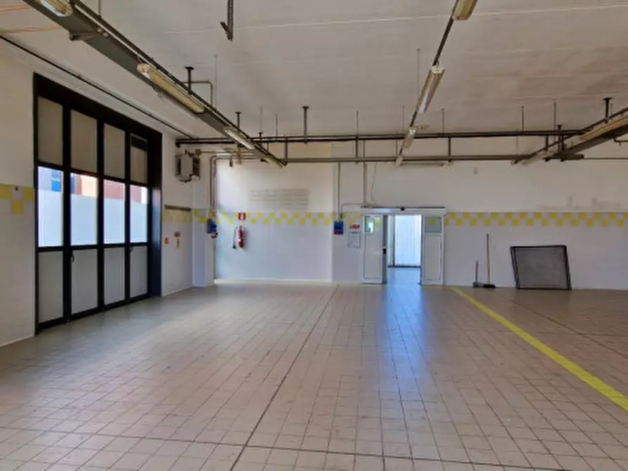 Immagine 3 di Capannone industriale in affitto  a Abano Terme