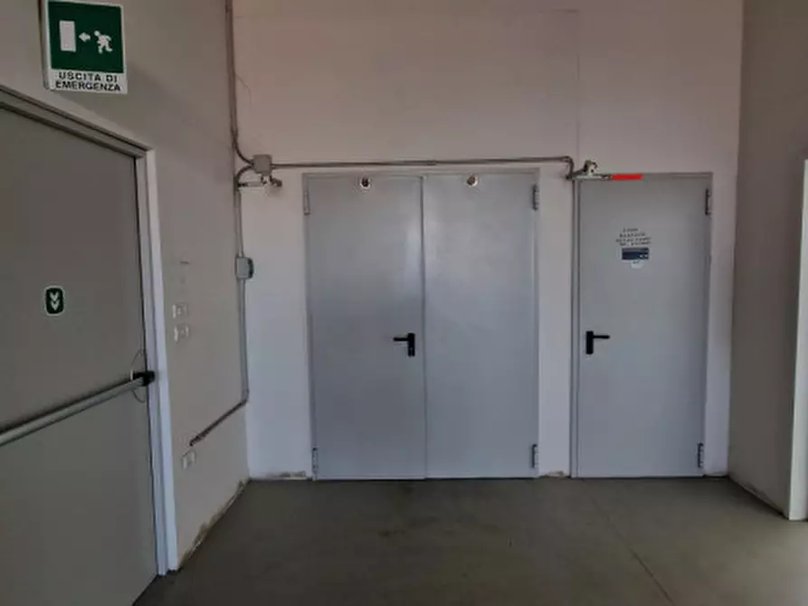 Immagine 12 di Capannone industriale in affitto  a Abano Terme