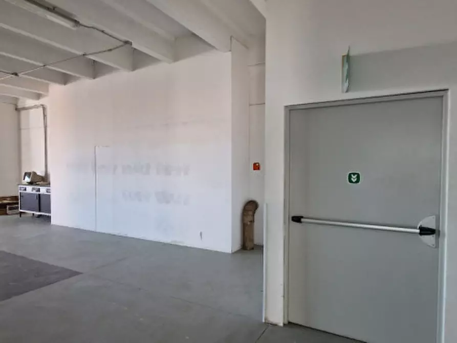 Immagine 14 di Capannone industriale in affitto  a Abano Terme