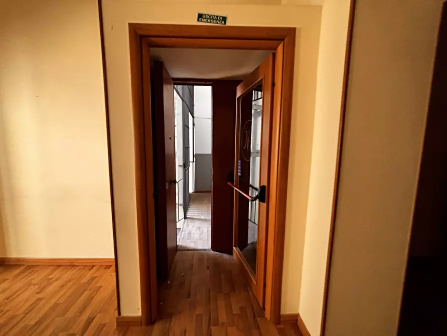 Immagine 5 di Ufficio in affitto  in VIA ROMA a Torre Del Greco