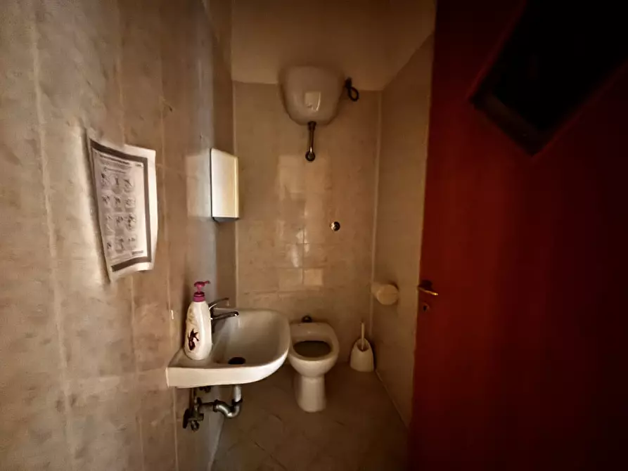 Immagine 9 di Ufficio in affitto  in VIA ROMA a Torre Del Greco