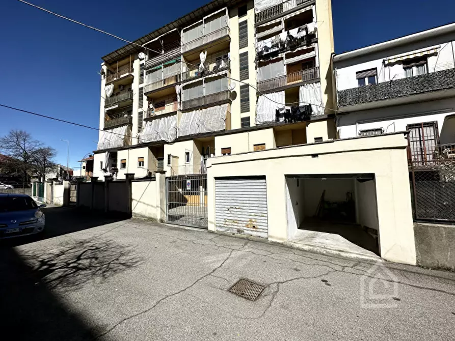 Immagine 1 di Garage in vendita  in Corso Galileo Ferraris 54 a Chivasso