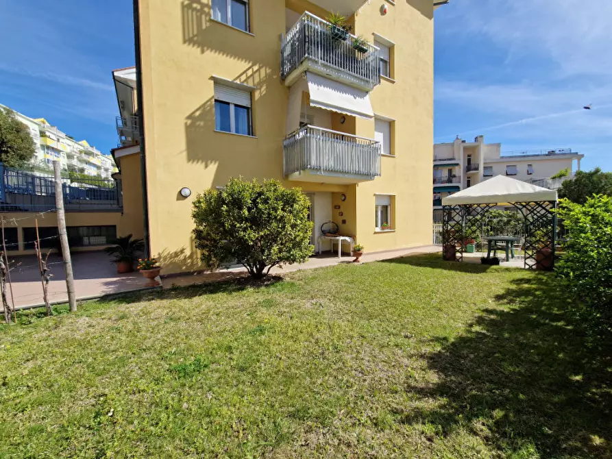 Immagine 1 di Appartamento in vendita  in via privata olivetta a Savona
