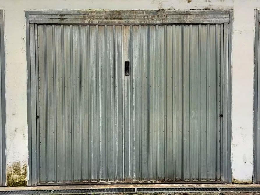 Immagine 1 di Garage in vendita  in Via Po, N. 275 a Isola Rizza