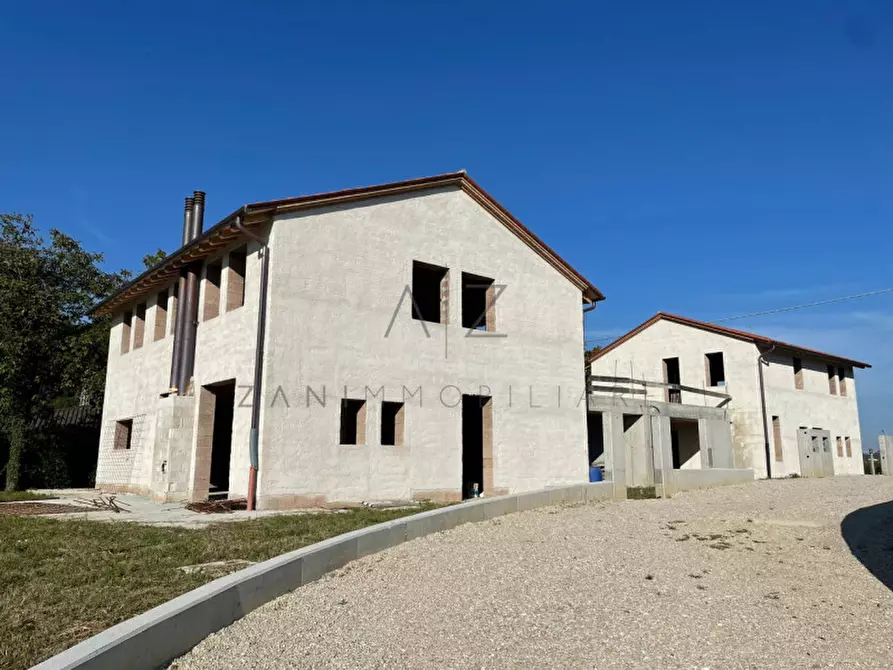Immagine 1 di Villa in vendita  in Via Cannareggio a Castelcucco