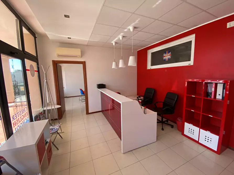 Immagine 5 di Negozio in vendita  in Via Centro Terradura a Due Carrare