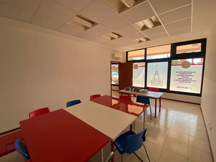 Immagine 9 di Negozio in vendita  in Via Centro Terradura a Due Carrare