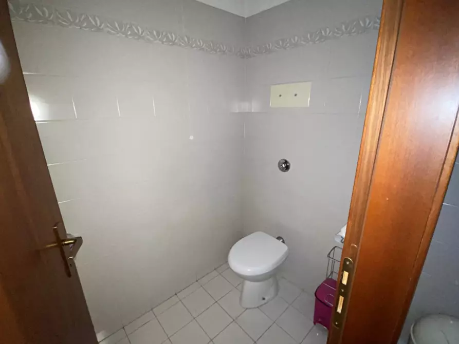 Immagine 17 di Negozio in vendita  in Via Centro Terradura a Due Carrare