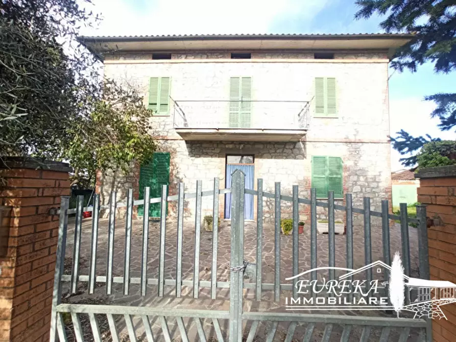 Immagine 1 di Casa indipendente in vendita  in Via Roma a Castiglione Del Lago