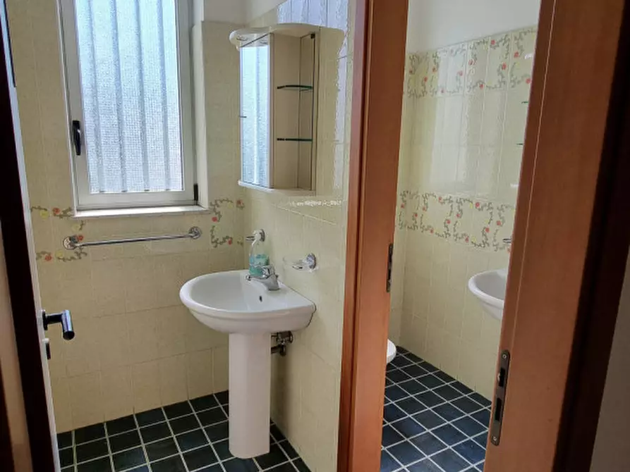 Immagine 9 di Ufficio in affitto  in via j. f. kennedy a Milazzo