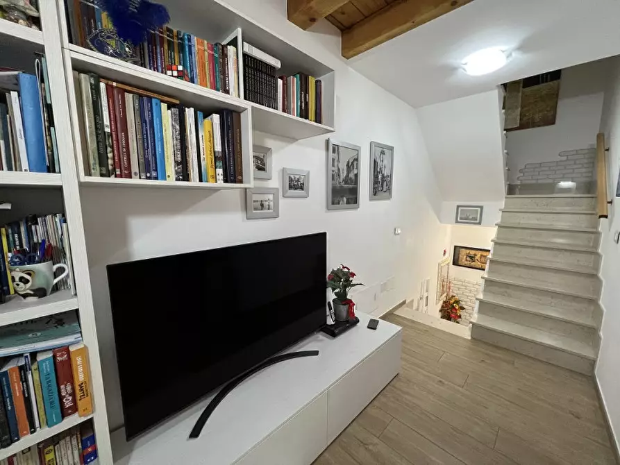 Immagine 2 di Casa indipendente in vendita  a Chioggia