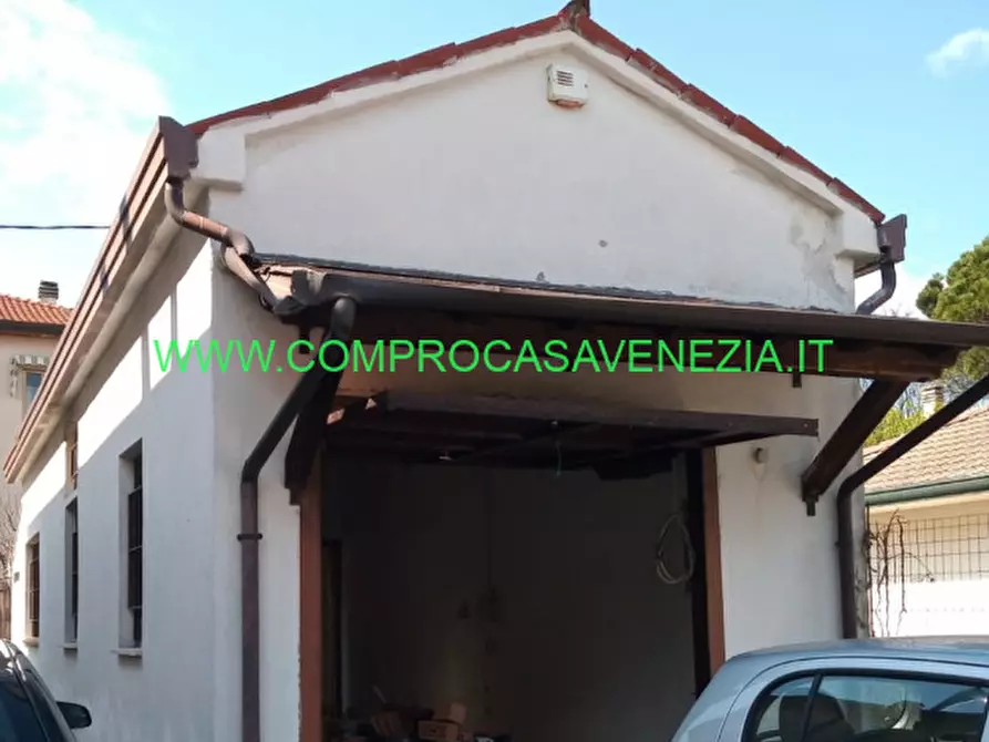 Immagine 1 di Garage in vendita  in VIA MIRANESE a Venezia
