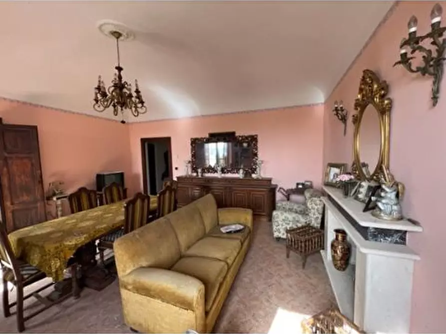 Immagine 27 di Palazzo in vendita  a Santarcangelo Di Romagna