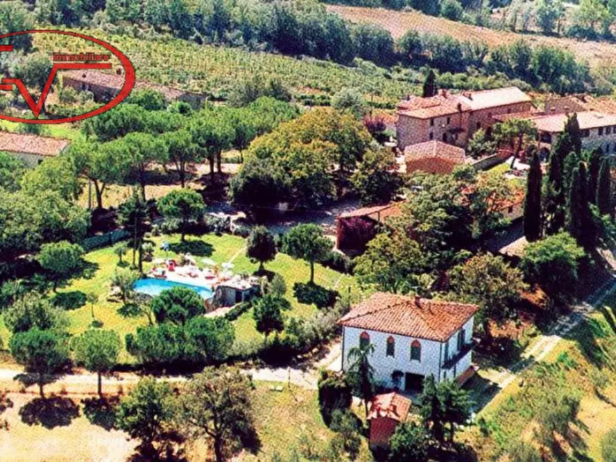 Immagine 1 di Villa in vendita  in valdambra a Bucine