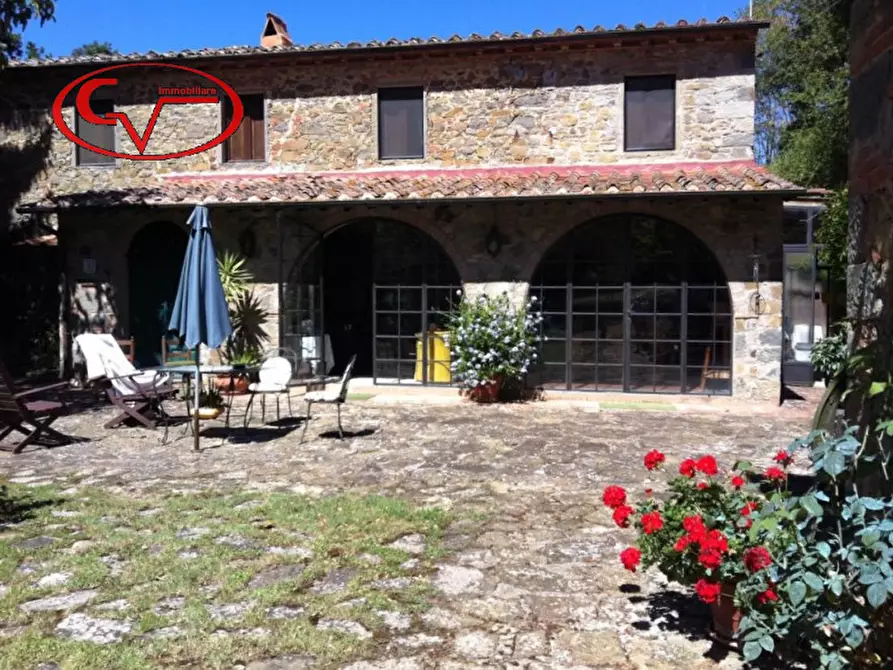 Immagine 1 di Villa in vendita  a Montevarchi