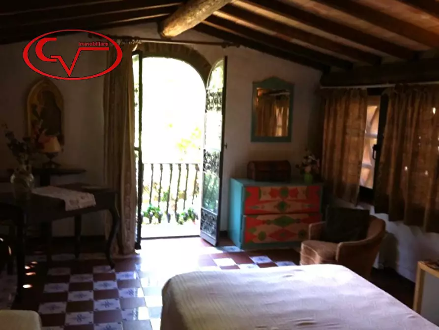 Immagine 13 di Villa in vendita  a Montevarchi