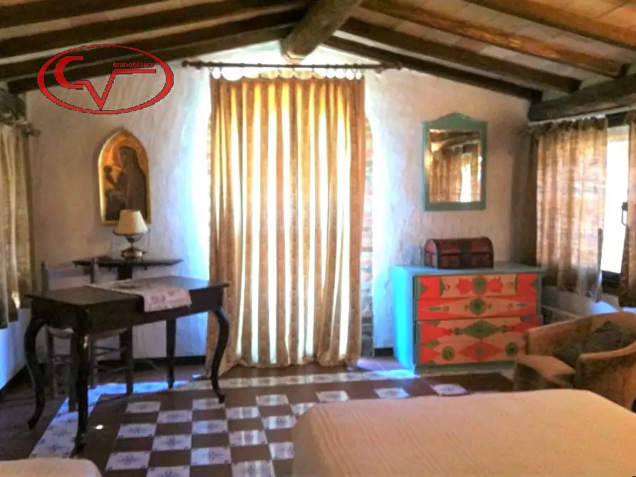 Immagine 21 di Villa in vendita  a Montevarchi