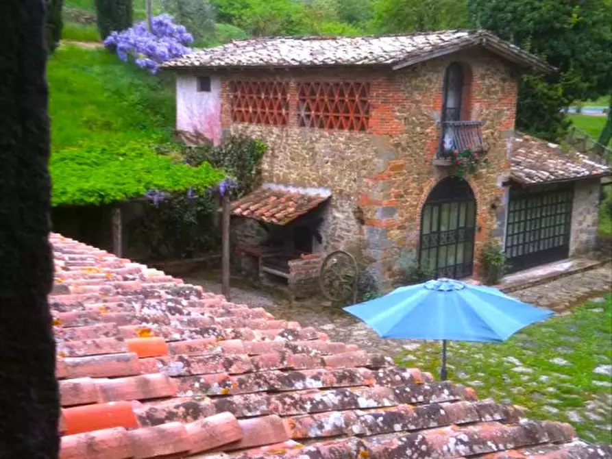 Immagine 22 di Villa in vendita  a Montevarchi