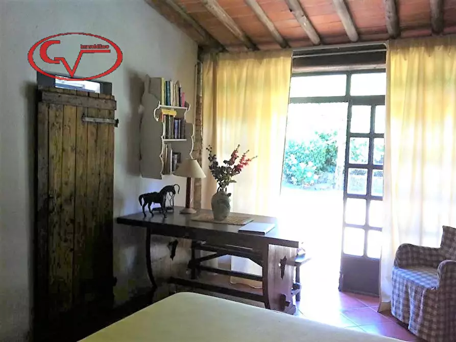Immagine 29 di Villa in vendita  a Montevarchi