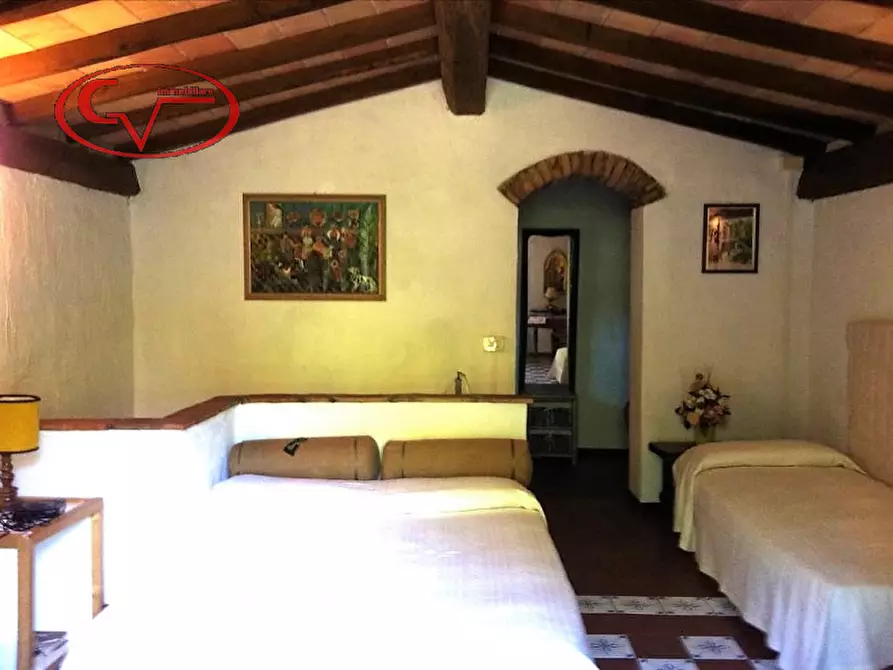 Immagine 30 di Villa in vendita  a Montevarchi