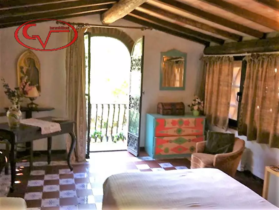 Immagine 32 di Villa in vendita  a Montevarchi