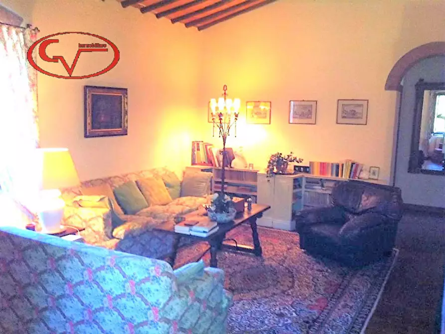 Immagine 34 di Villa in vendita  a Montevarchi
