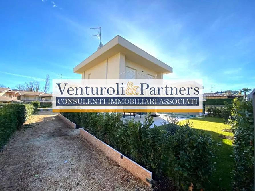 Immagine 4 di Villa in vendita  in via Belvedere a Manerba Del Garda