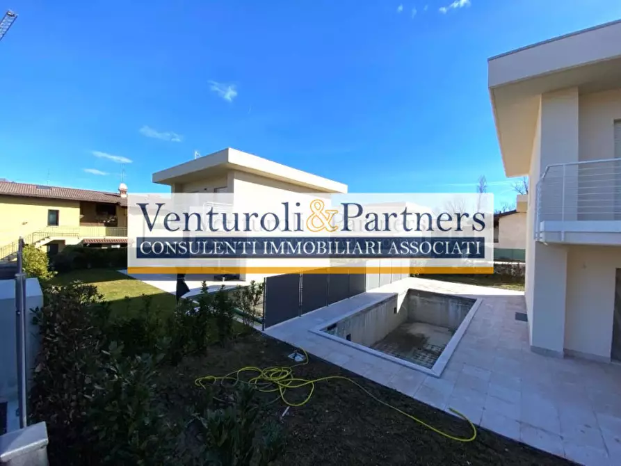 Immagine 5 di Villa in vendita  in via Belvedere a Manerba Del Garda