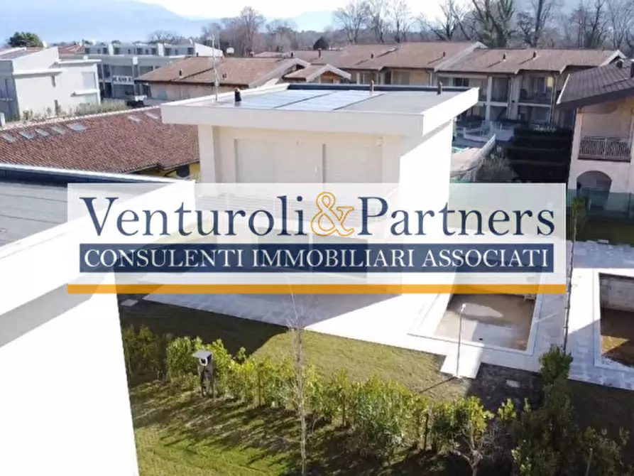 Immagine 15 di Villa in vendita  in via Belvedere a Manerba Del Garda