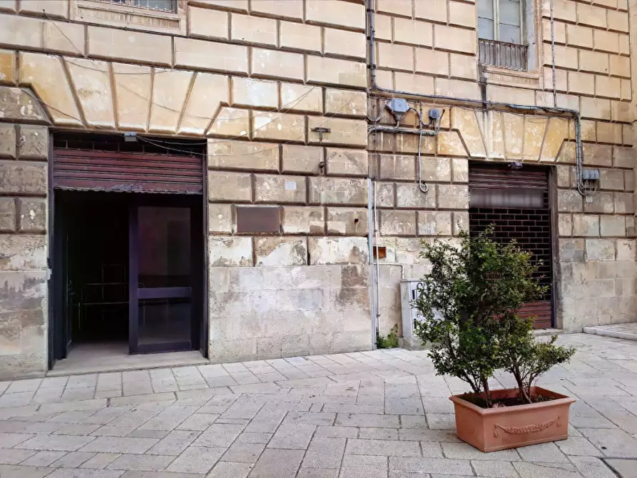 Immagine 1 di Negozio in vendita  in Via Francesco Rubichi, N. 21-23 a Lecce