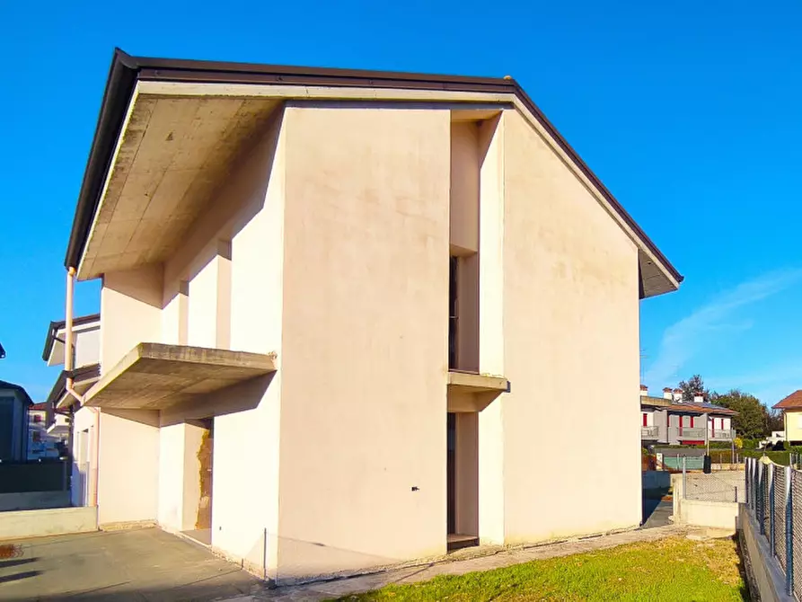 Immagine 2 di Casa trifamiliare in vendita  a Castelfranco Veneto