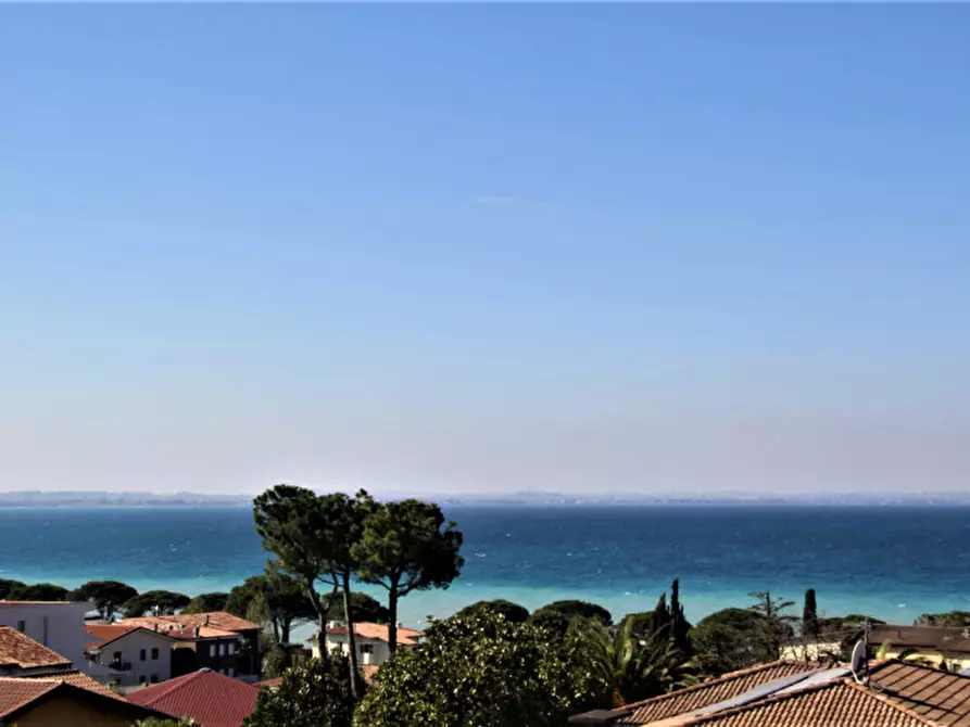 Immagine 1 di Attico in affitto  in via Colombara Ruffoni 22 a Lazise