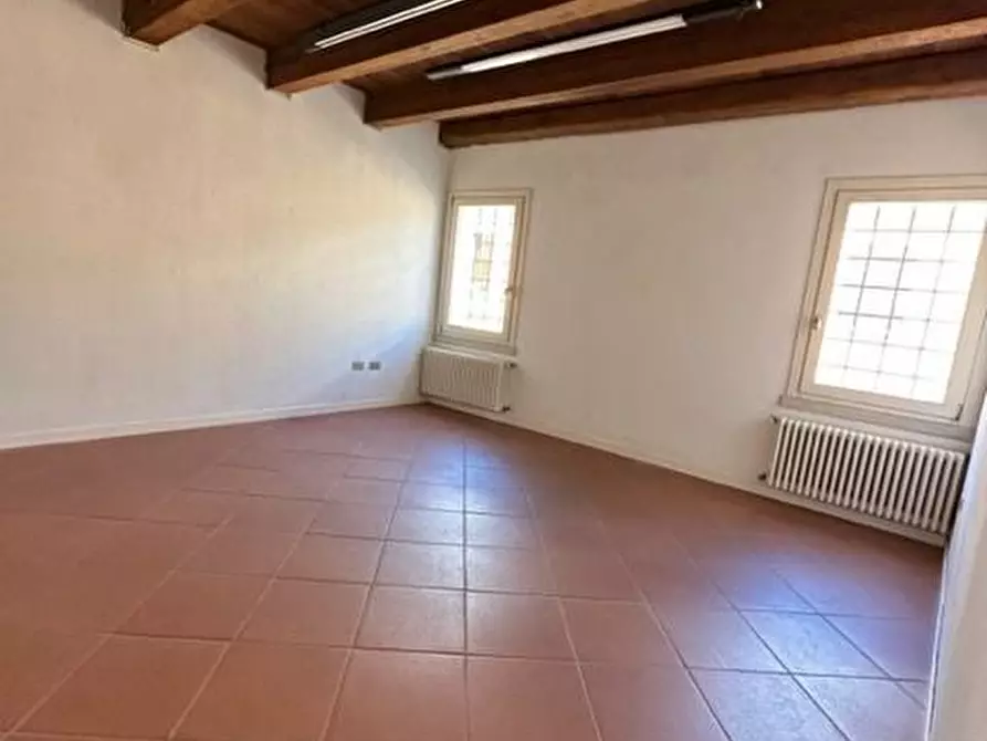 Immagine 27 di Ufficio in vendita  a Savignano Sul Rubicone