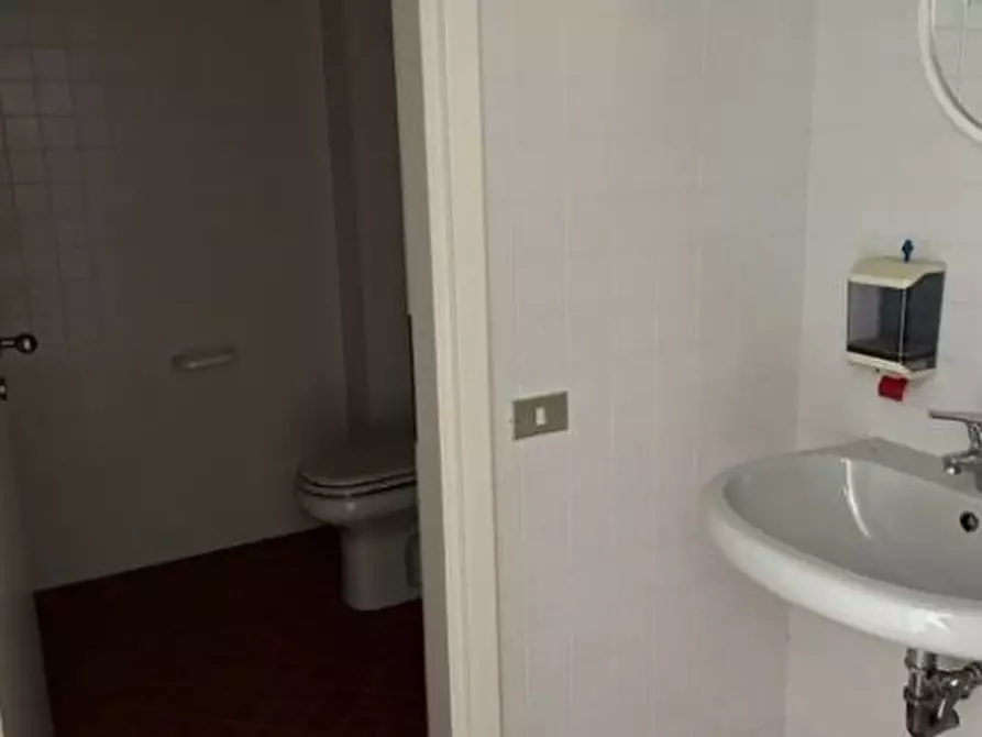 Immagine 40 di Ufficio in vendita  a Savignano Sul Rubicone