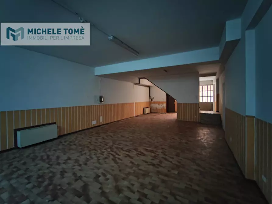 Immagine 4 di Negozio in vendita  in Via Beethoven a San Pietro In Cariano