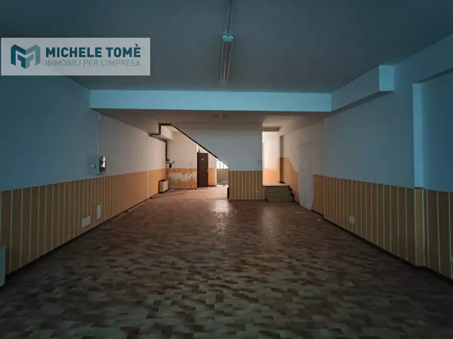 Immagine 5 di Negozio in vendita  in Via Beethoven a San Pietro In Cariano