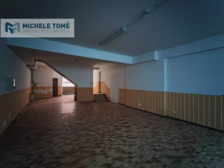 Immagine 6 di Negozio in vendita  in Via Beethoven a San Pietro In Cariano