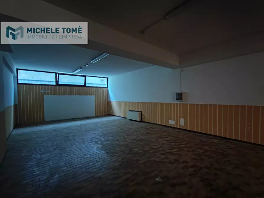 Immagine 7 di Negozio in vendita  in Via Beethoven a San Pietro In Cariano