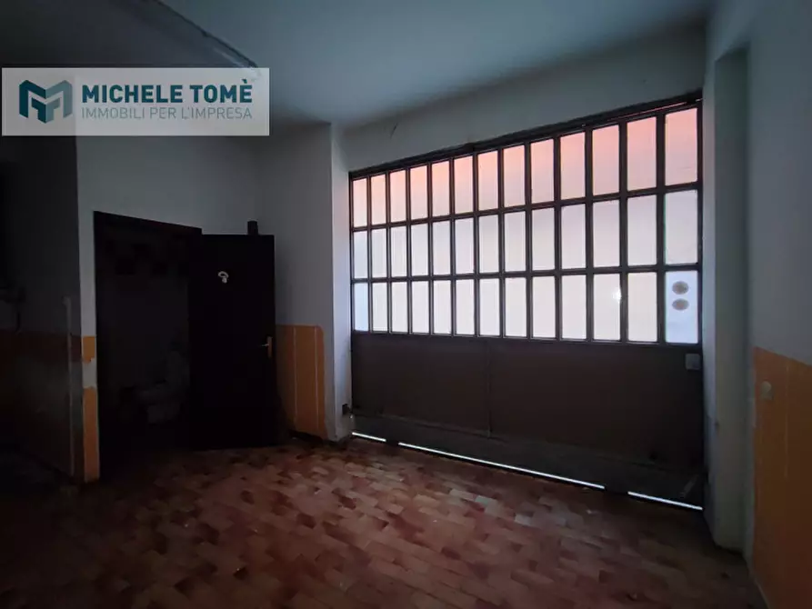 Immagine 10 di Negozio in vendita  in Via Beethoven a San Pietro In Cariano