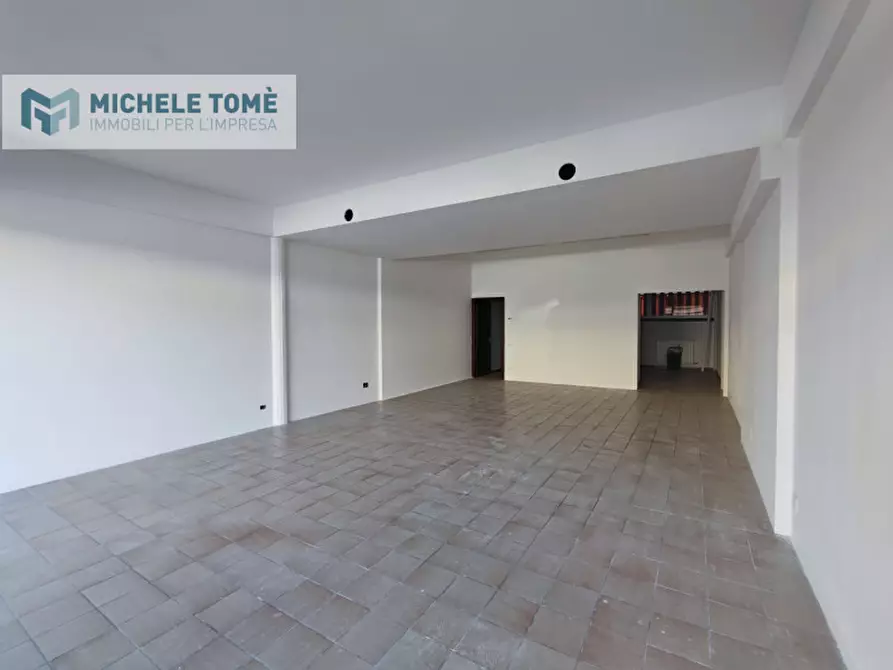 Immagine 11 di Negozio in vendita  in Via Beethoven a San Pietro In Cariano