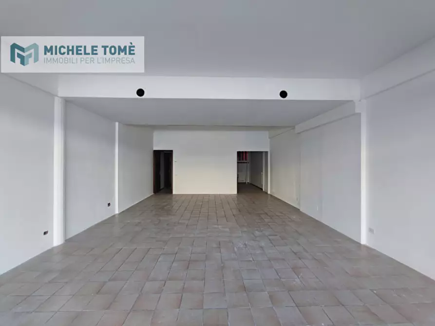 Immagine 12 di Negozio in vendita  in Via Beethoven a San Pietro In Cariano