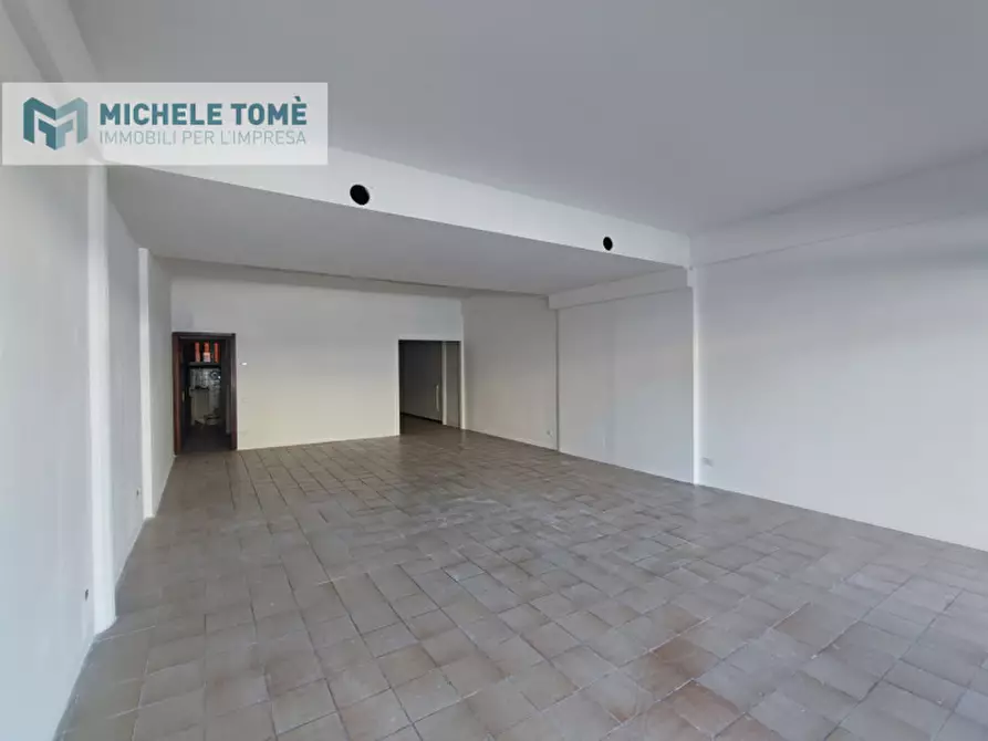 Immagine 13 di Negozio in vendita  in Via Beethoven a San Pietro In Cariano