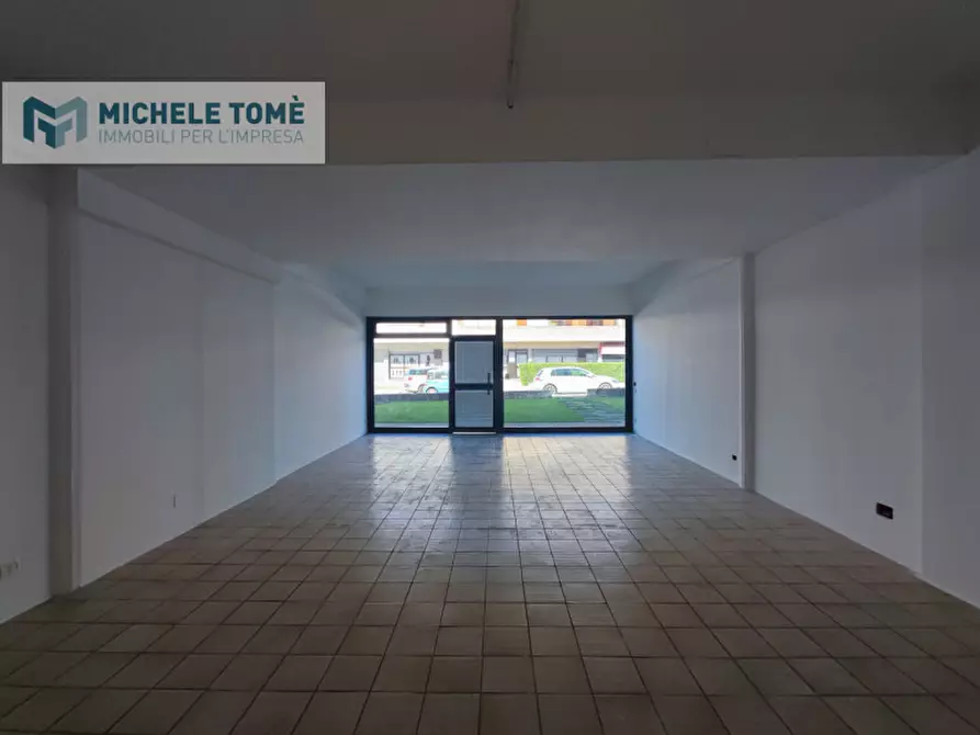 Immagine 15 di Negozio in vendita  in Via Beethoven a San Pietro In Cariano