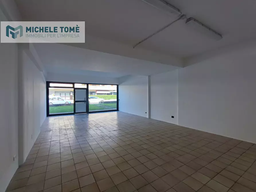 Immagine 16 di Negozio in vendita  in Via Beethoven a San Pietro In Cariano