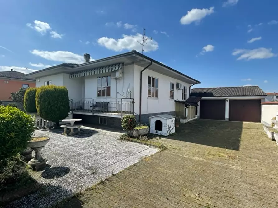 Immagine 1 di Villa in vendita  in Via Peschiera 32 a Lomello