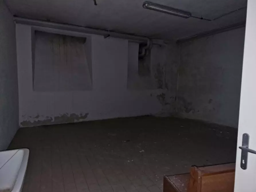 Immagine 11 di Negozio in vendita  in via Trento 9 a Brescia